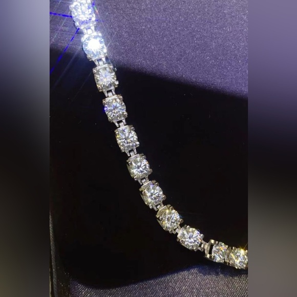 10 Carat Moissanite Diamond Women’s Sterling Silver Tennis Bracelet - Picture 4 of 6